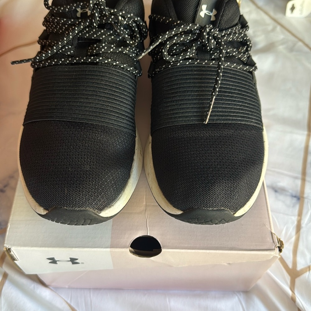Women under Armour shoes size 9